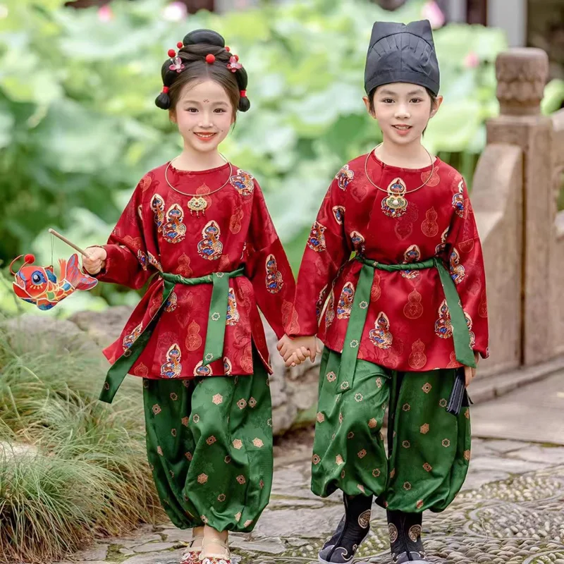 

Китайский ханьфу имитирует стиль повседневной одежды ханьфу династии Тан для мальчиков и девочек.