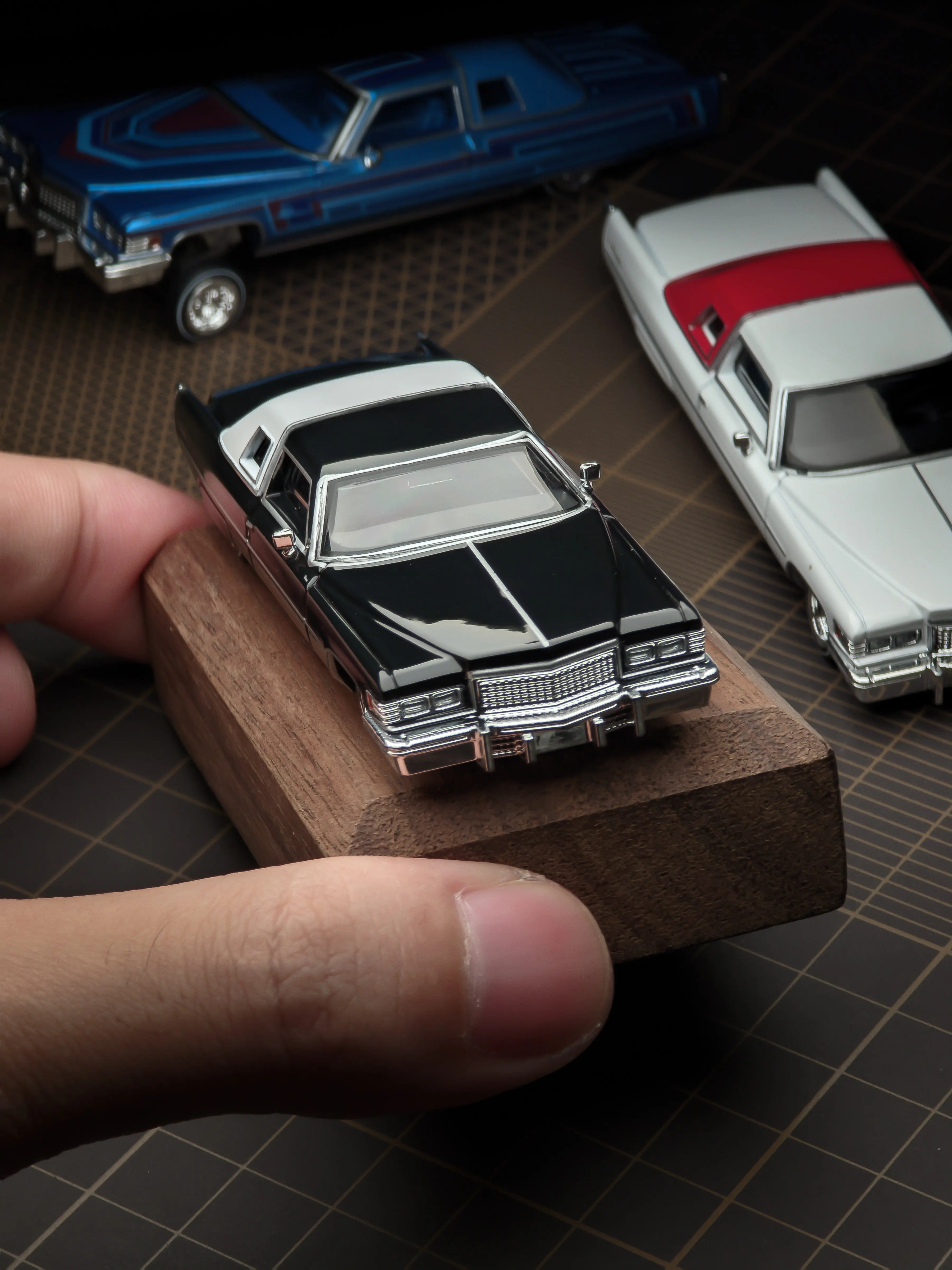 97M Diwei 1/64 Lowrider Bouncing Car Alloy Model