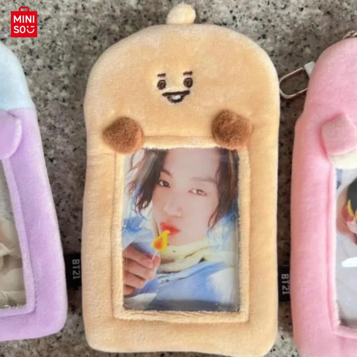 MINISO BT21 غطاء بطاقة قطيفة حقيبة مدرسية قلادة كوكي تاتا عرض صور لطيف شعبية الحرم الجامعي حافلة بطاقة تخزين مجموعة هدية عيد ميلاد