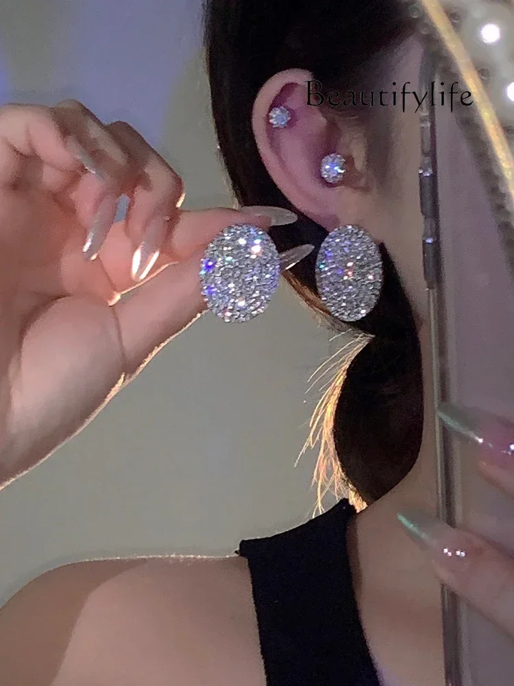 

Beauty Makeup Sparkling broken diamonds~ Light luxury and exquisite full diamonds, retro oval high-end , fashionable, simple and
