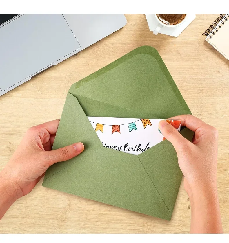 50pcs Retro สีเขียวซองจดหมาย 120g กระดาษคราฟท์ 184x133 มม.คําเชิญงานแต่งงานธุรกิจ Supplie โปสการ์ด Giftbox บรรจุภัณฑ์เครื่องเขียน