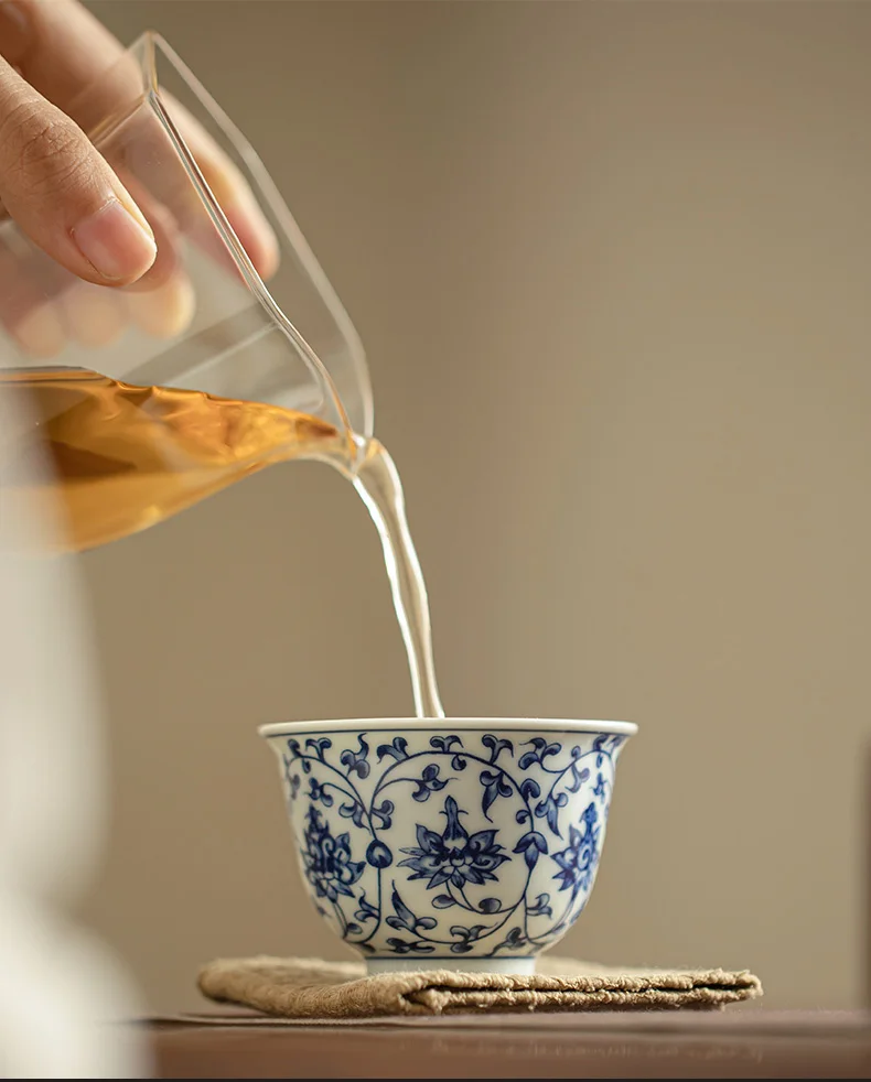 

Teacup ceramic underglaze color geometric pattern single cup handmade blue and white porcelain large capacity desktop ornament