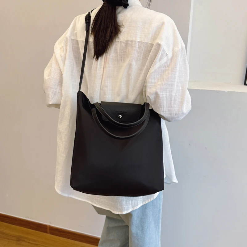 

Elegant Designer Paris Inspired Fashion Bag Classic Crossbody Handbag With Letter Logo For Women Vintage And Stylish
