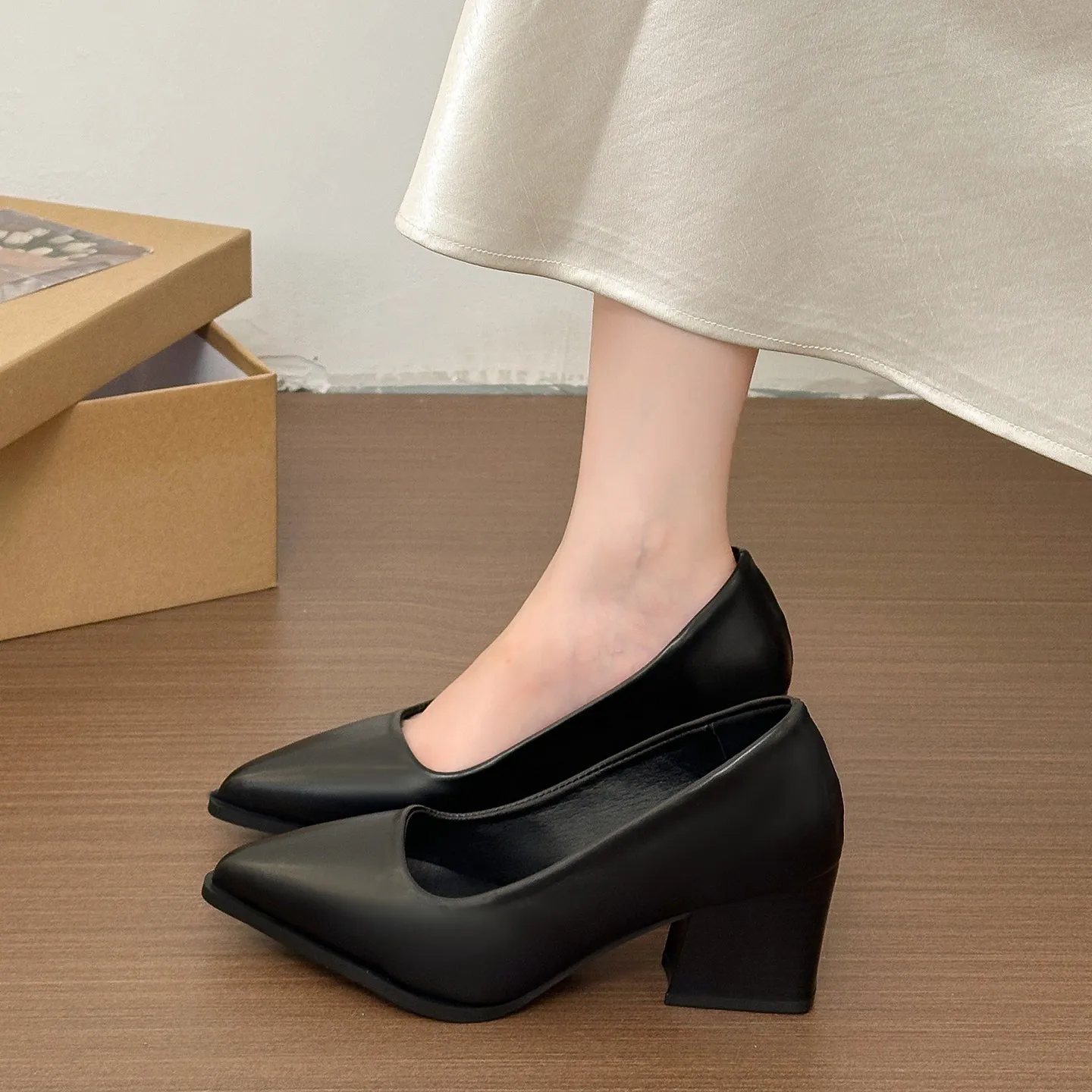 2026 New Women's Pointy Elegant Shoes with Shallow Heels Spring and Autumn Suede Leather Workplace Commuter High Heels