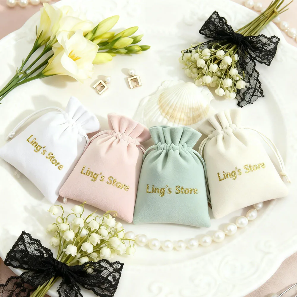 

50 шт., шикарная бархатная ювелирная сумка с логотипом на шнурке, кольцо, серьги, упаковка, подарочная сумка, косметический органайзер для макияжа, свадебные сувениры