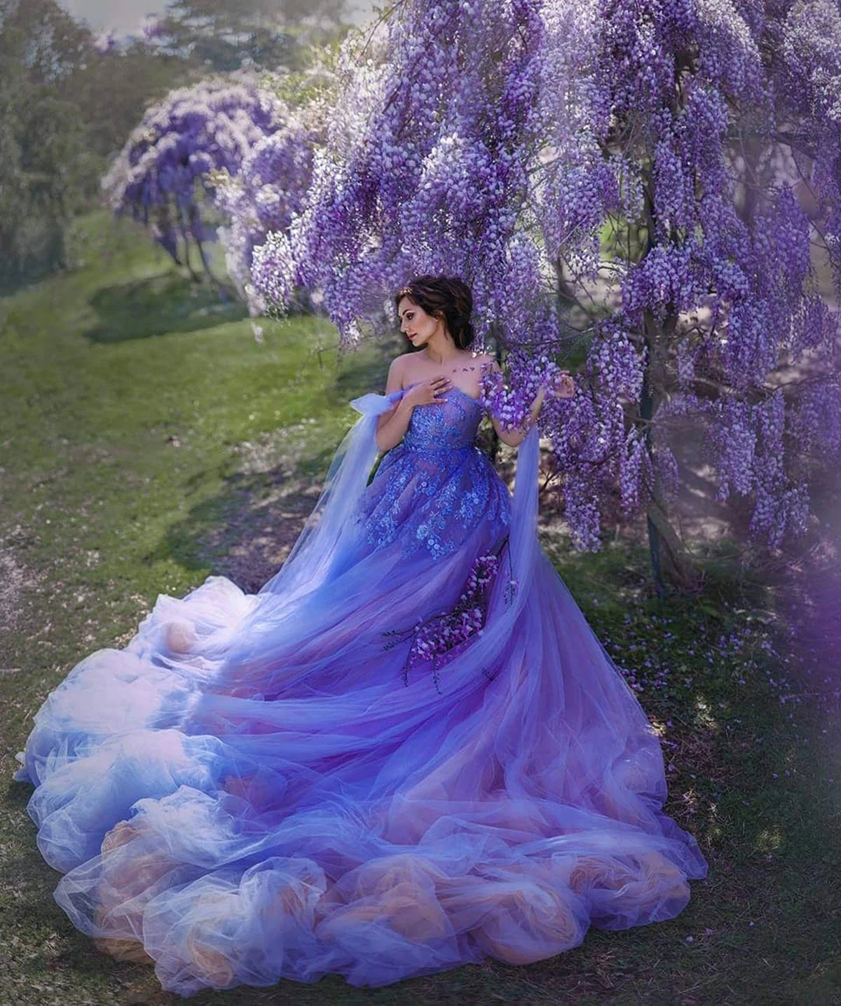 Unikatowe, puszyste sukienki na sesje zdjęciowe lub baby shower, z dekoltem w serduszko, sznurowanym tyłem, ciążowe szaty do sesji zdjęciowych.