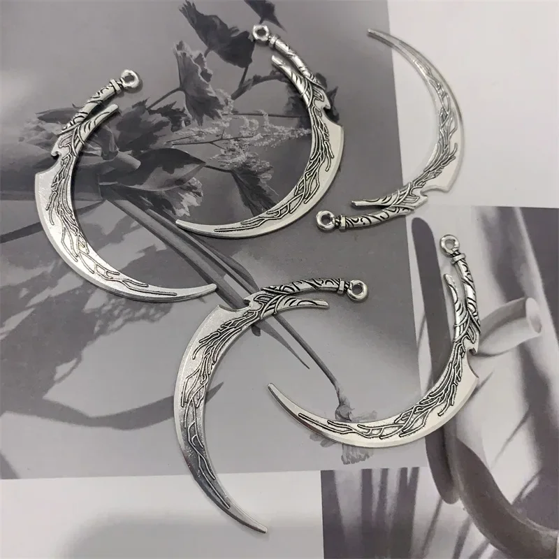 1Pcs Sickle shaped Metal Pendant Cosplay Gifts （Pendant Only）DIY Handmade Toys