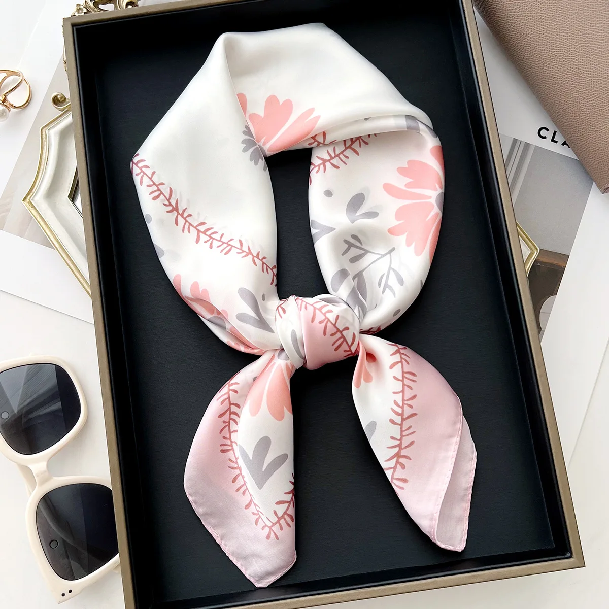 

2025 Daisy Print Faux Silk Scarf Women 70cm Spring Summer Bandana Neckerchief Versatile Hair Band Head Wrap Bag Scarf