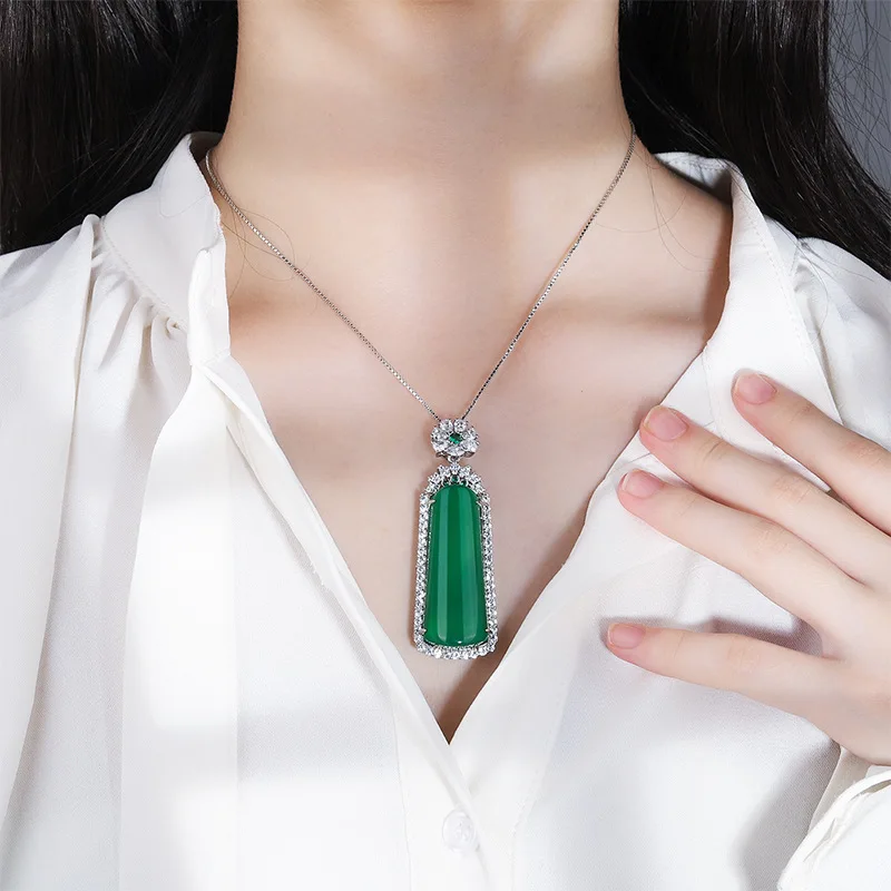 Jewelry New Lucky Emerald Green Safety-Blessing Card Necklace about 2 * 6cm Temperament Jade Pendant