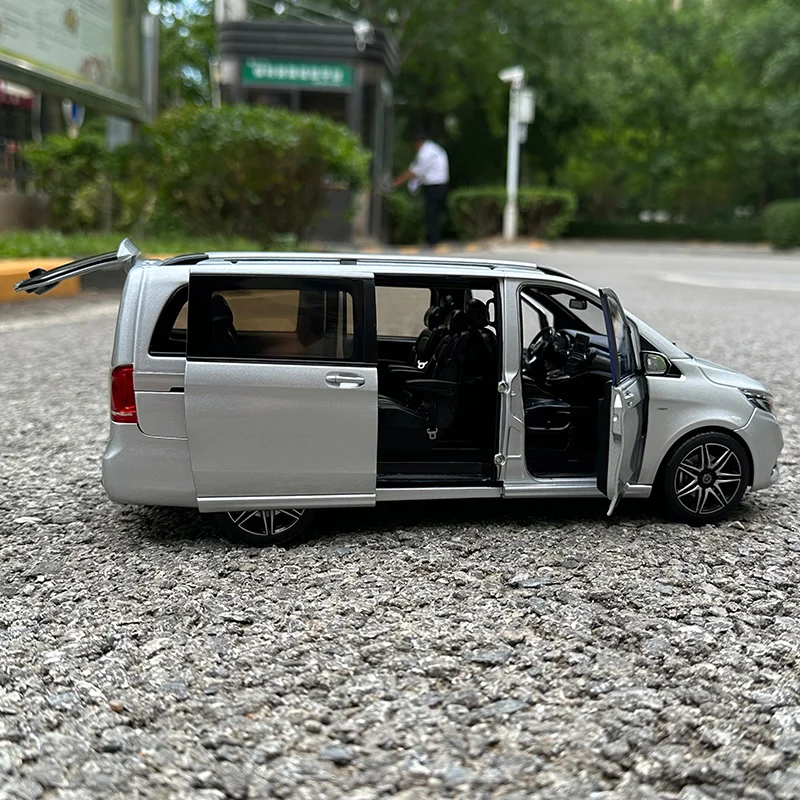 NOREV 1/18 FOR Viano V-Class AMG commercial vehicle MPV alloy car model Static ornaments collection metal model holiday gifts