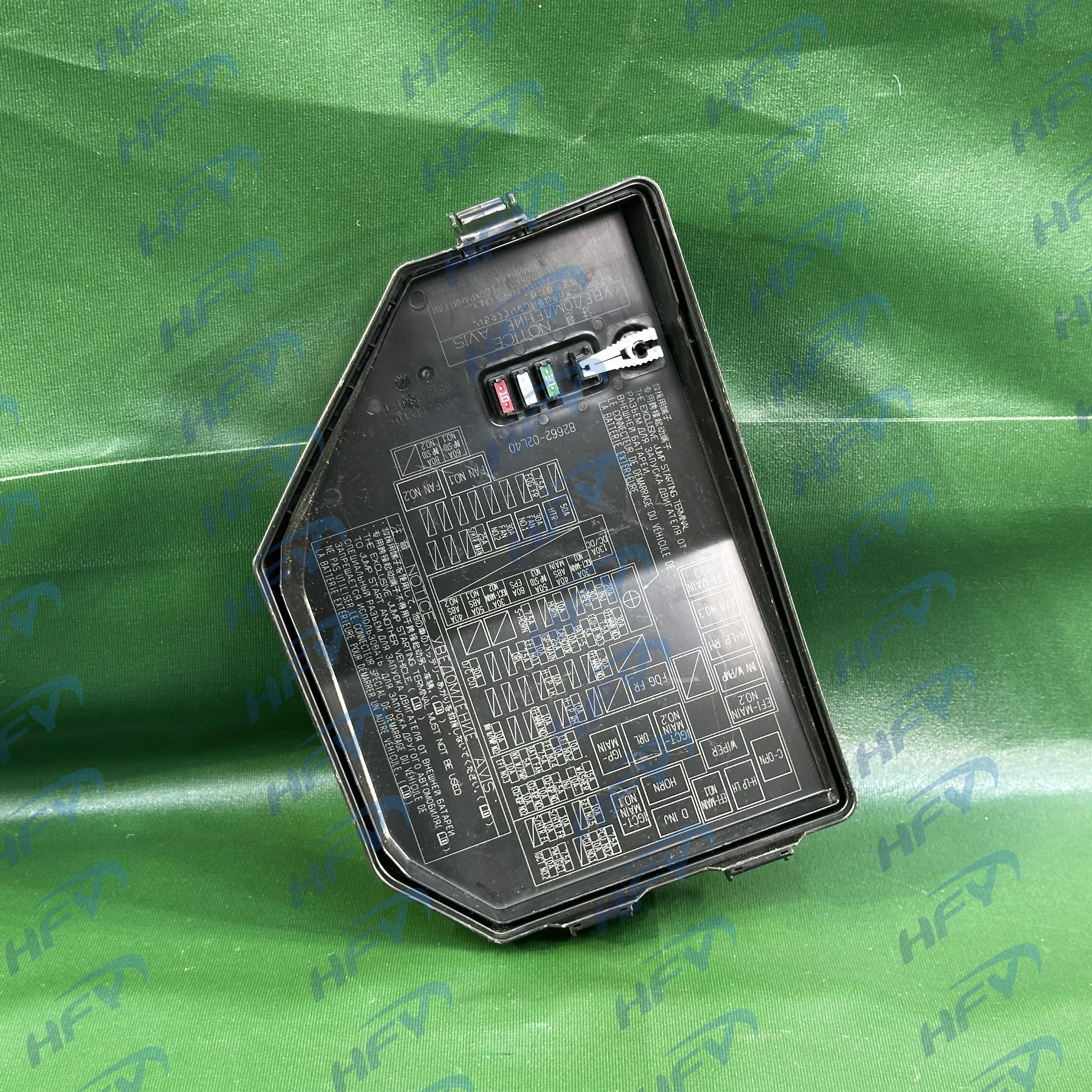 82662-12F20 82662-12F70 Fuse Relay Box on the Lid for TOYOTA