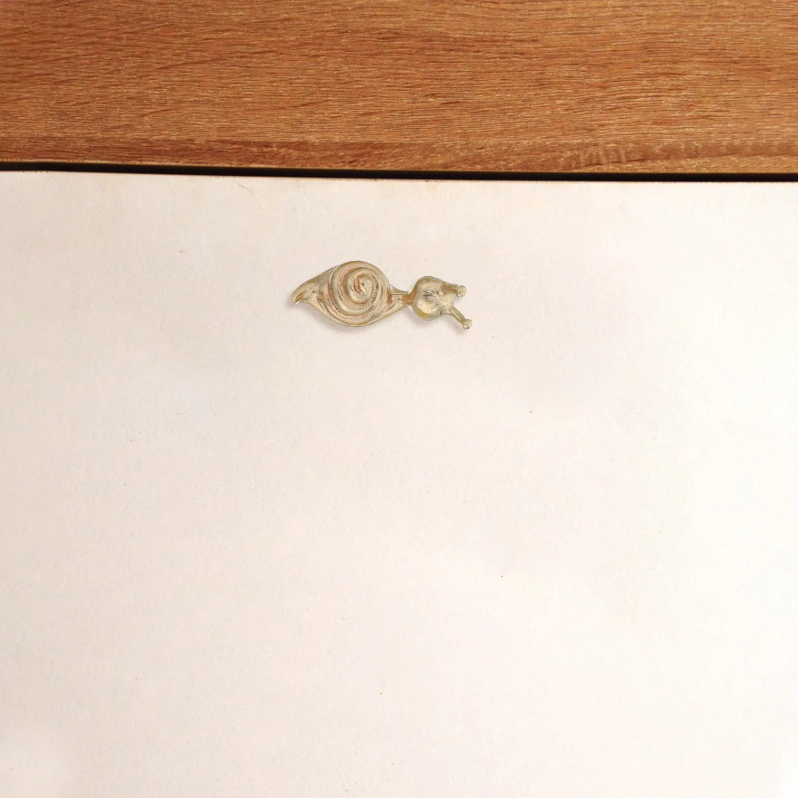 2Pcs Snail Door Handles Brass Vintage Decorative Cabinet Knobs Retro Animal Drawer Pulls for Kitchen Wardrobe Bookcase Cupboard