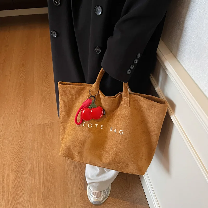 

Textured Printed Letter Handbag, Popular Tote Bag in Europe and America, Retro Large-capacity Commuter Bag