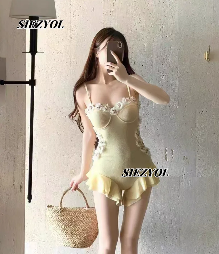 Sweet Girls Lace Flower Suspender One-piece Swimsuit Female Slim Skinny Yellow Hot Spring Seaside Vacation Swim Suits for Women