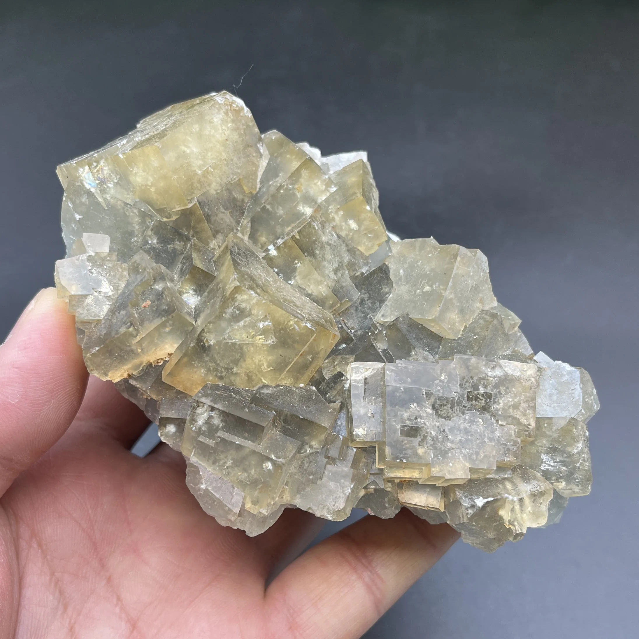 

Natural Beijing yellow fluorite quartz crystal mineral specimen yellow edge blue heart fluorite