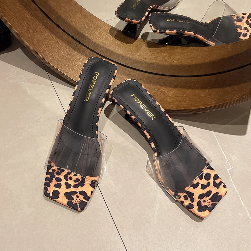 

Женские босоножки на высоком каблуке, модные пикантные сандалии с мягкой подошвой, без застежки, с леопардовым принтом, дизайнерская обувь для улицы