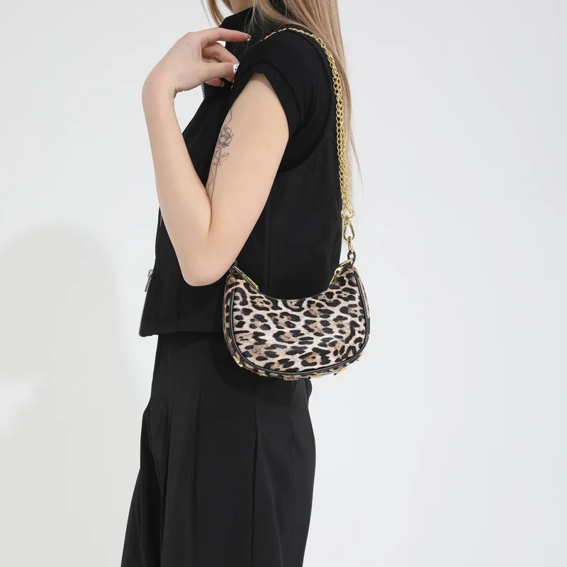 

2024 Women New Fashionable Leopard Pattern Versatile Handbag Simple Shoulder Personalized Crossbody Bag Niche