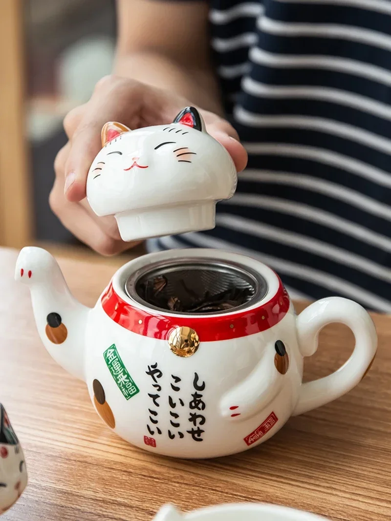 Cute Japanese Lucky Cat Porcelain Tea Set Creative Maneki Neko Ceramic Tea Cup Pot with Strainer Lovely Plutus Cat Teapot Mug