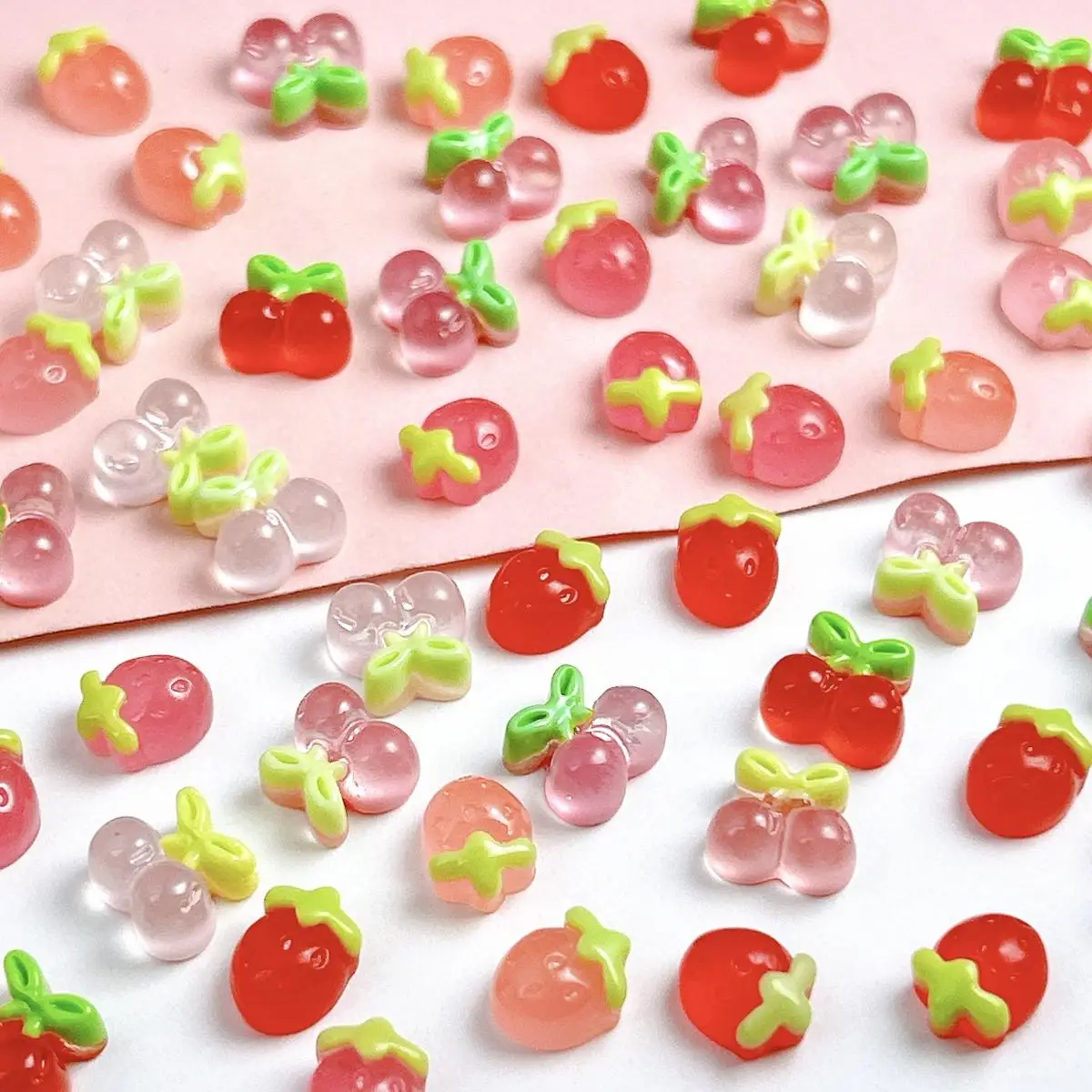 30 sztuk nowe kreatywne lodowe przezroczyste truskawkowe zawieszki do paznokci Luminous kolorowe urocze wiśniowe żywiczne ozdoby do paznokci DIY paznokcie