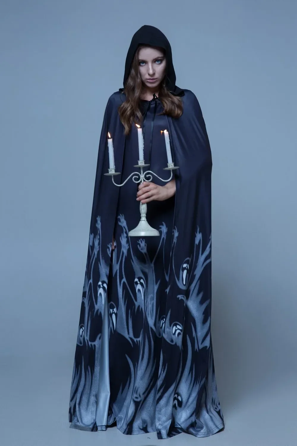 زي الهالوين التنكري لمصاصي الدماء والساحرة الشيطانية الفاخرة