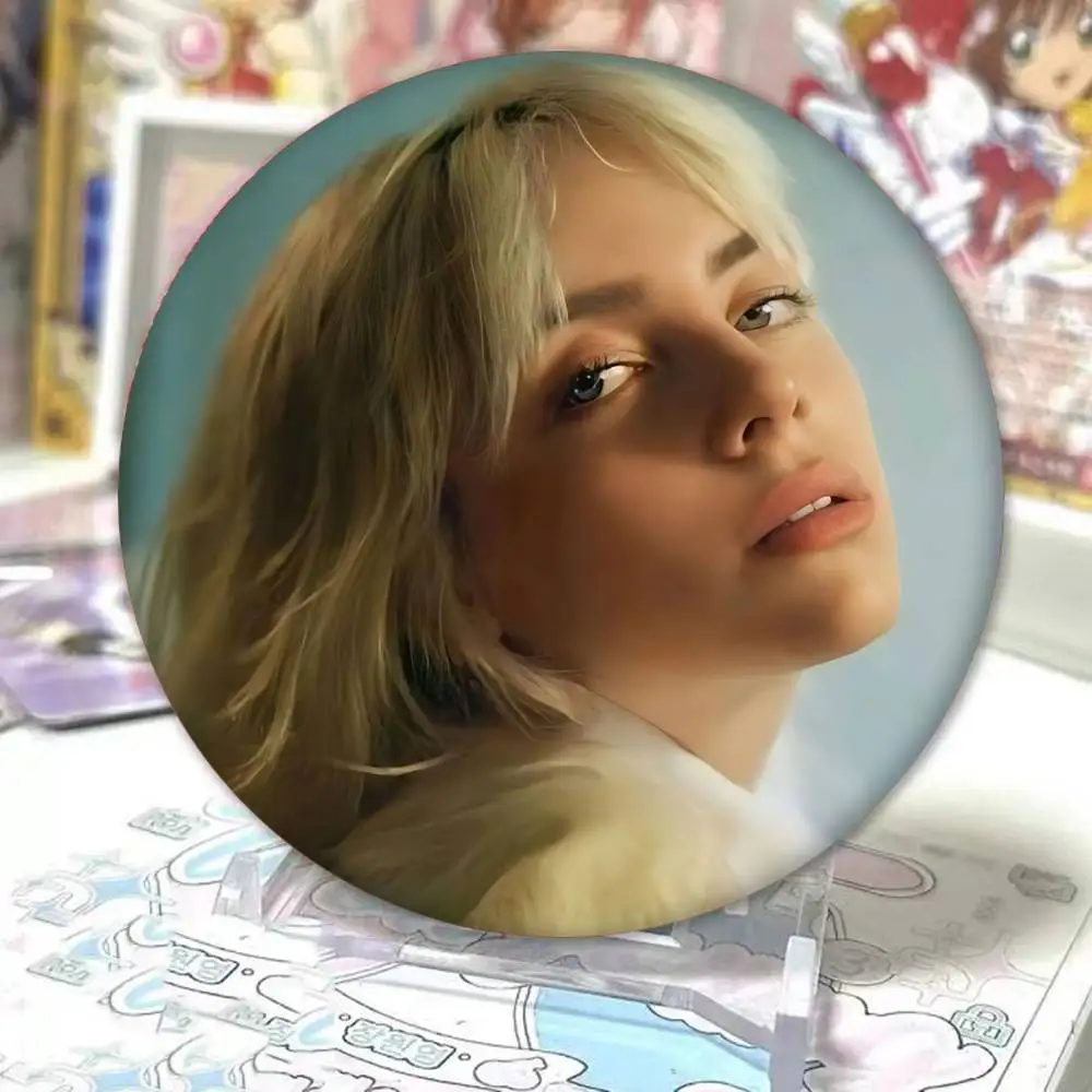 شارات المغني بيلي إيليش دبابيس كرتونية دبابيس مصنوعة يدويًا لحقيبة الظهر وإكسسوارات المجوهرات شارة الهدايا