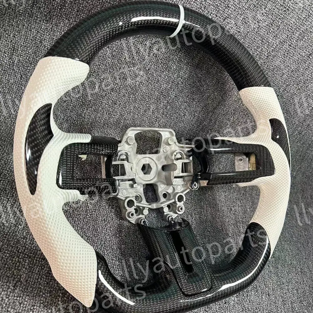 Echtes Carbon-Lenkrad mit weißem Lederbezug für Ford Mustang GT 2015-2023 – Detail 2