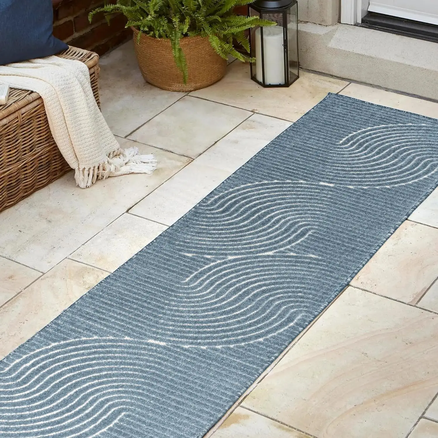 

Jonathan Y Scn100C-28 Hallie High-Low Minimalist Curve Geometric Dark Blue/Cream 2 Ft. X 8 Ft. Indoor/Outdoor Runner Rug For
