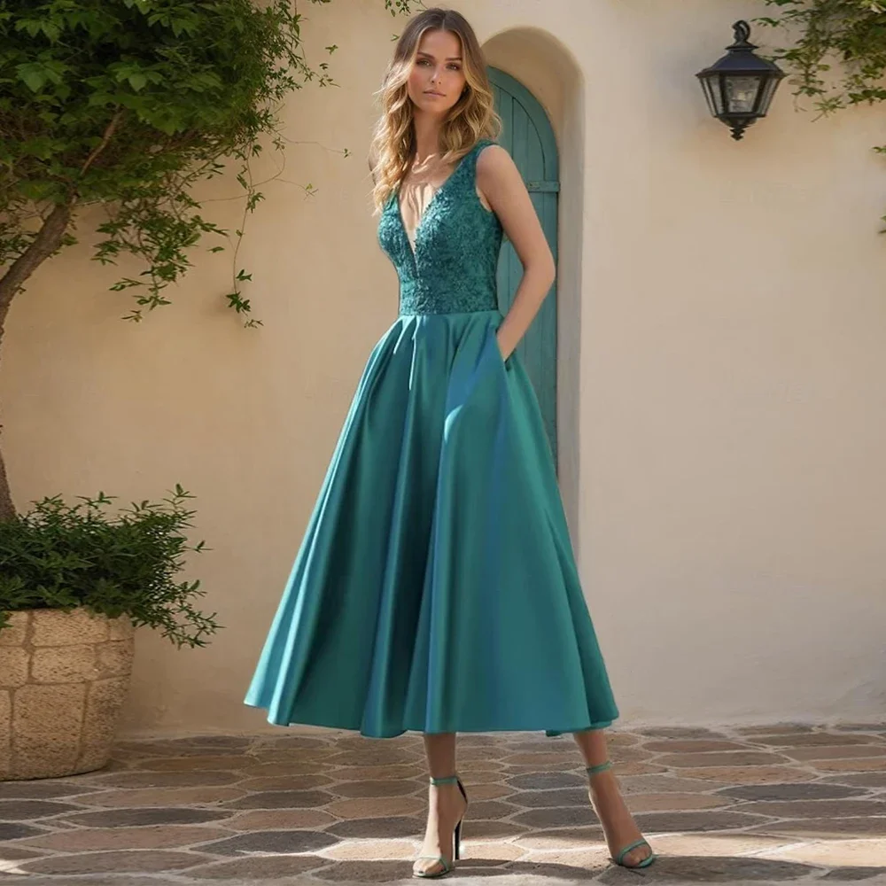 

Elegant Green Short Mother of the Bride Dress V-neck Sleeveless Lace Appliques Beads Satin Women Party Banquet Guest Gown