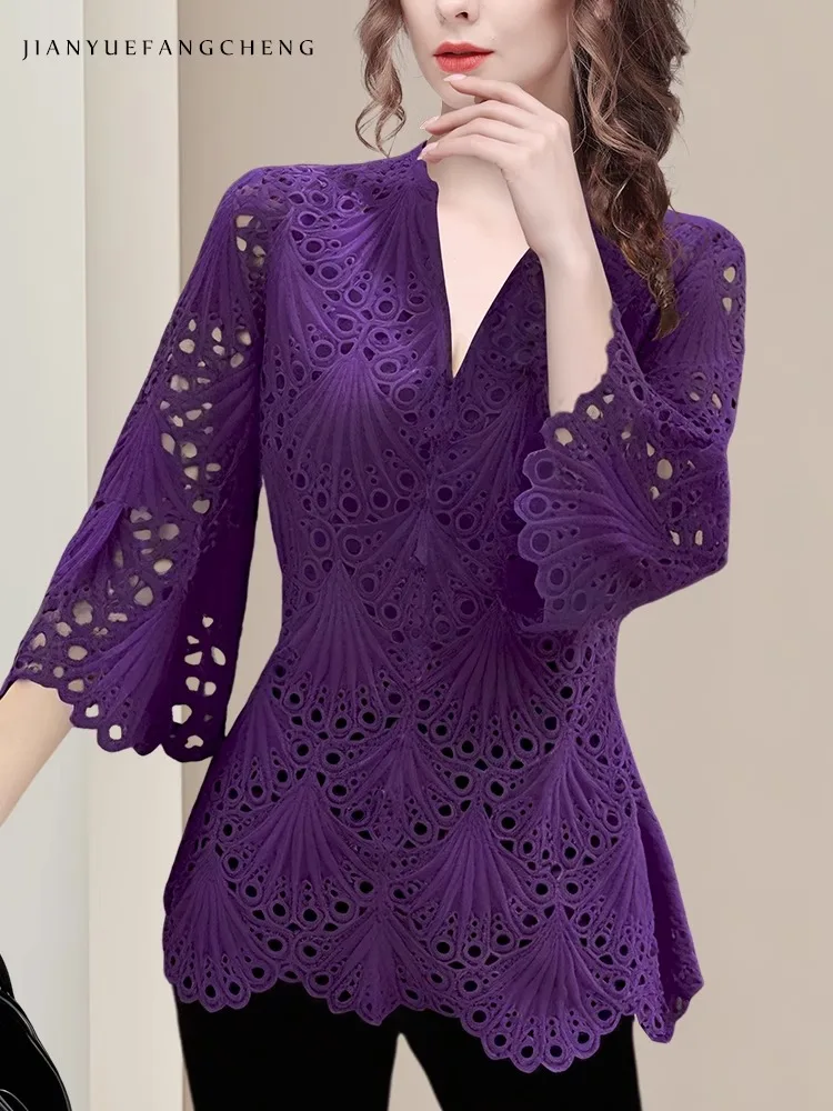 เสื้อผู้หญิงสไตล์วินเทจ แขนบาน คอวี ปักลายฉลุ ผ้าลูกไม้ สำหรับฤดูใบไม้ผลิและฤดูร้อน ทรงเข้ารูป สบายๆ