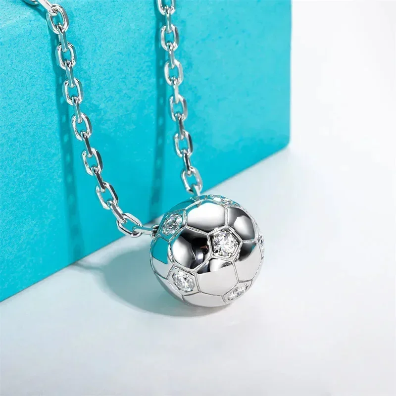 Circular commemorative design with inlaid necklace suitable for women's daily wear, exquisite style, light luxury jewelry access