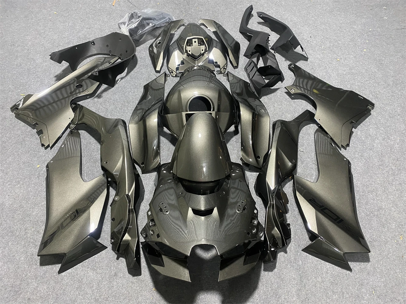 Motorcycle Fairing Applicable to Kawasaki ZX-10R 21-25 Year 10R 2021 2022 2023 2024 2025 Fairing Metallic grey