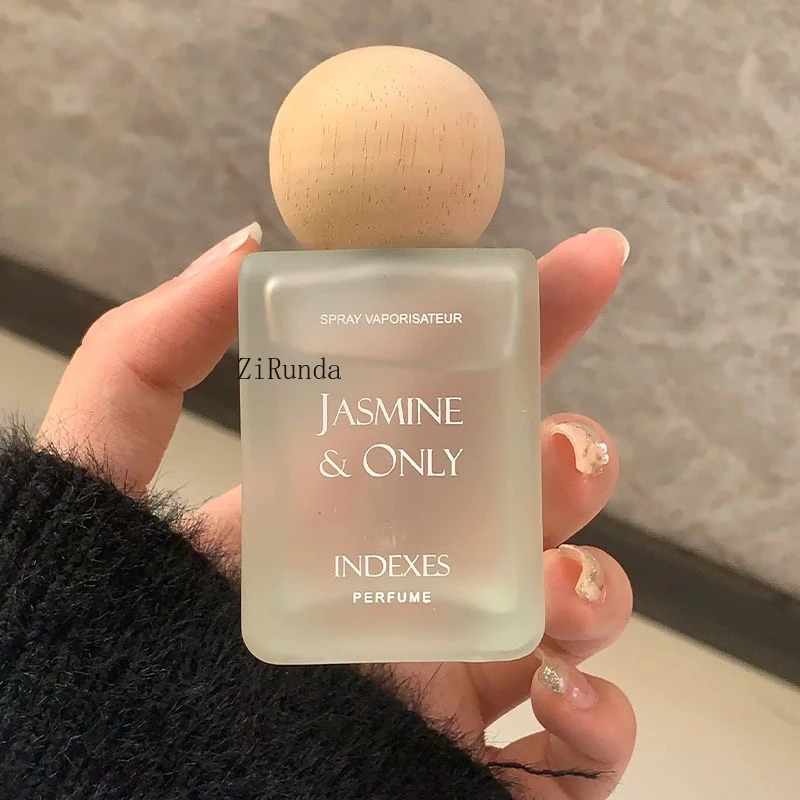 عطر نسائي طازج وخفيف ومتين