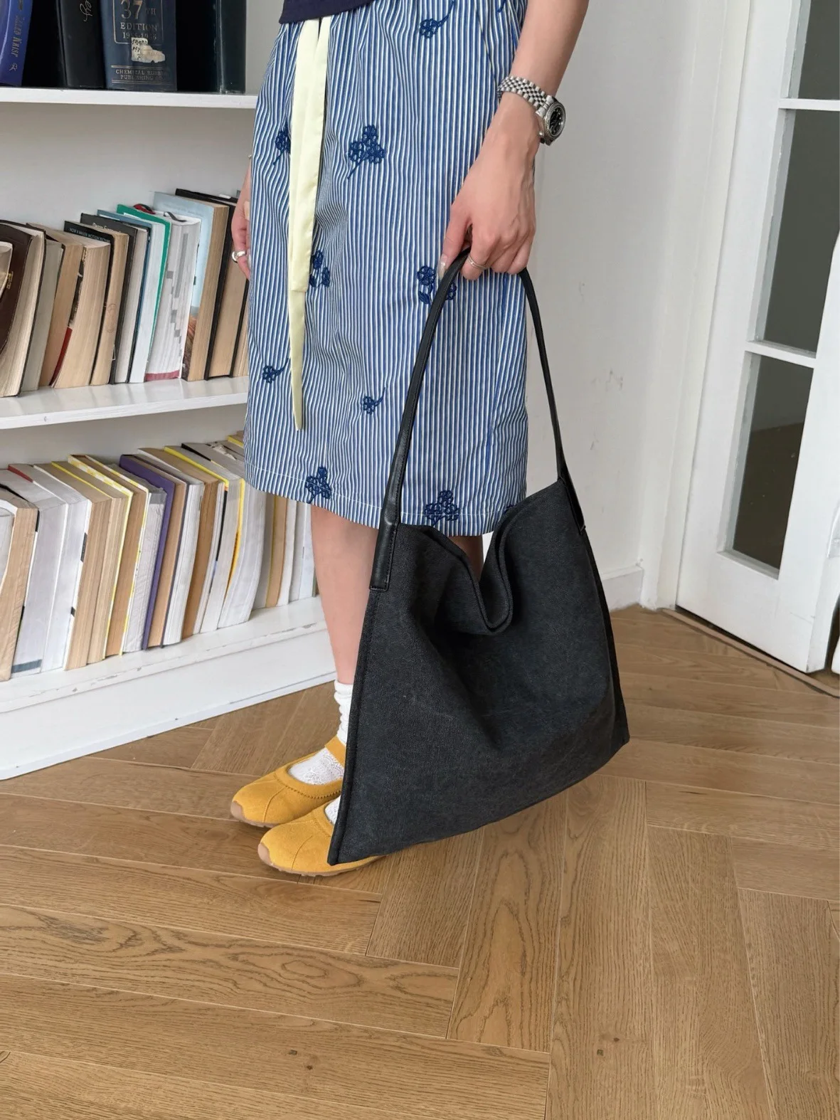 

FIRMRANCH Simple And Large Capacity Commuting Light Canvas With Cowhide Leather Women's Single Shoulder Tote Bag