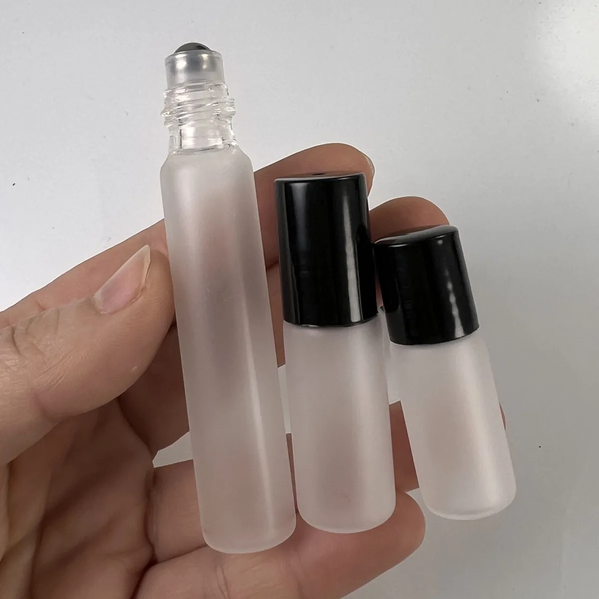 150x 10ml, 100x 3ml, 150x 5ml Frosted Bottles with Plastic Lids