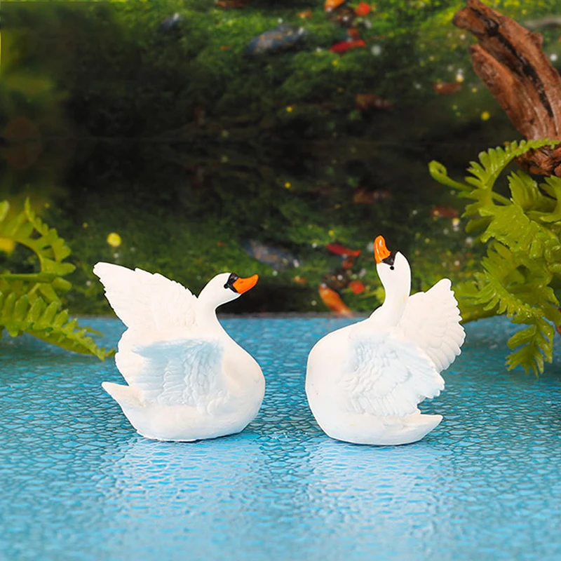 1Pc Mini White Swan Decoration Cartoon Goose Figurine Micro Landscape Dollhouse Miniature Toy Car Ornament