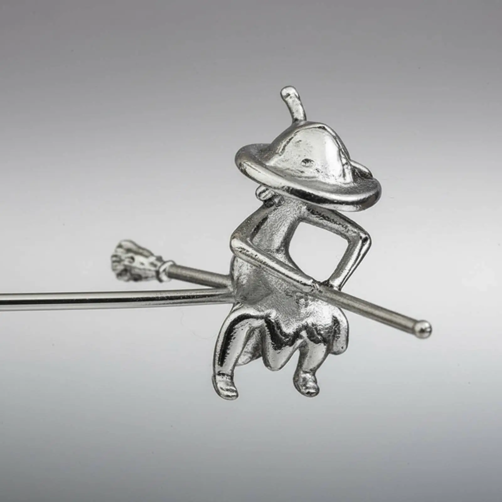 witch-balancing-sculpture-creative-design-dynamic-art-desk-toy-for-desktop-office