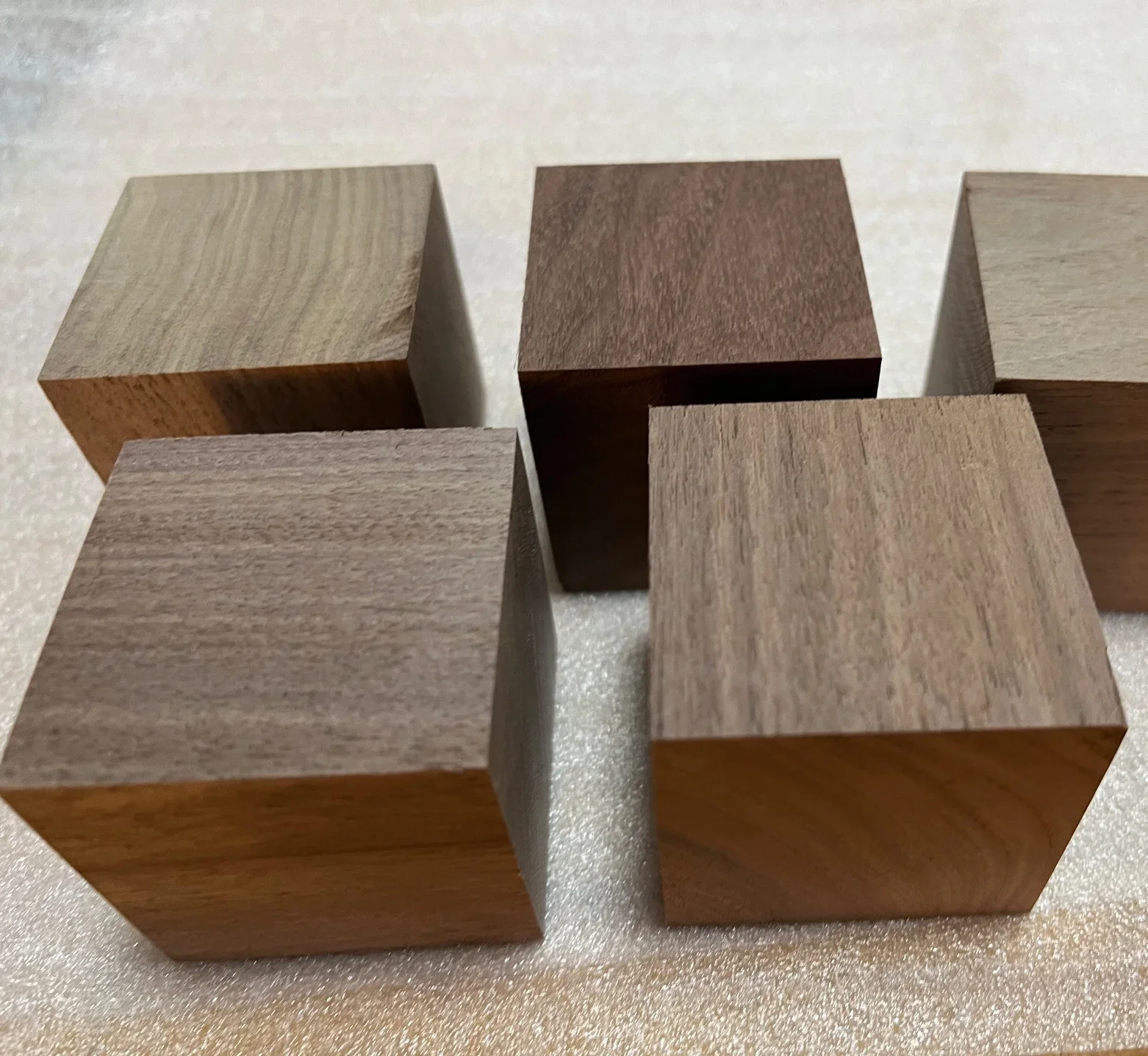 

5pcs/pack 40-50mm American Black Walnut Wood Cube Block DIY Handmade Craft Art Carving Material