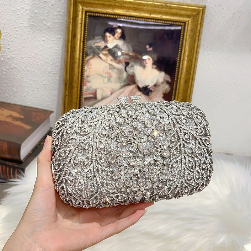 Temperament Is Shiny, Not Smart, Diamond-Encrusted Dinner Bag, Banquet Full of Diamonds, Clutch Bag, Hollow Metal Box Bag