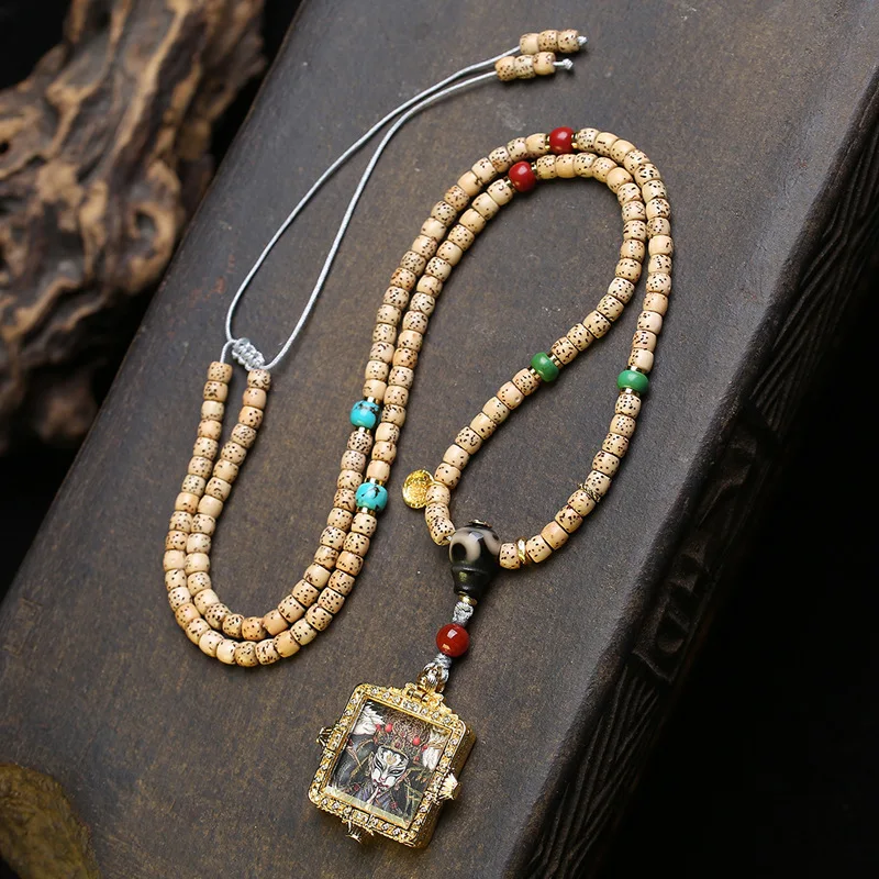 

Tibetan cultural relic hand drawn white dove boy small thangka pendant collarbone chain agate star moon bodhi necklace