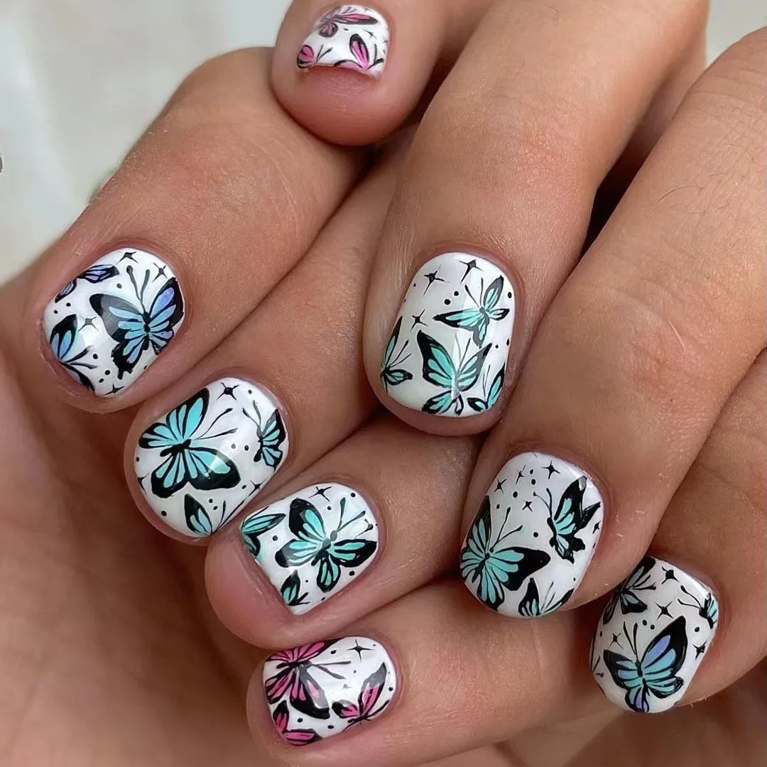 Uñas postizas con dijes cuadrados y cortos, diseños de mariposas azules y púrpuras, parches de verano para niñas picantes, 24 piezas