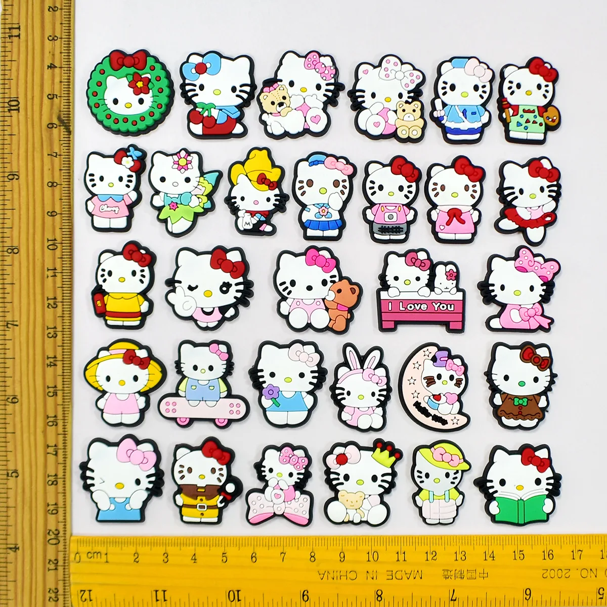 Random 16/32Pcs Set Cute Hello Kitty series Rubber Shoe Charms For Slides Sandals Custom DIY Accessories Cat Soft PVC Shoe decor