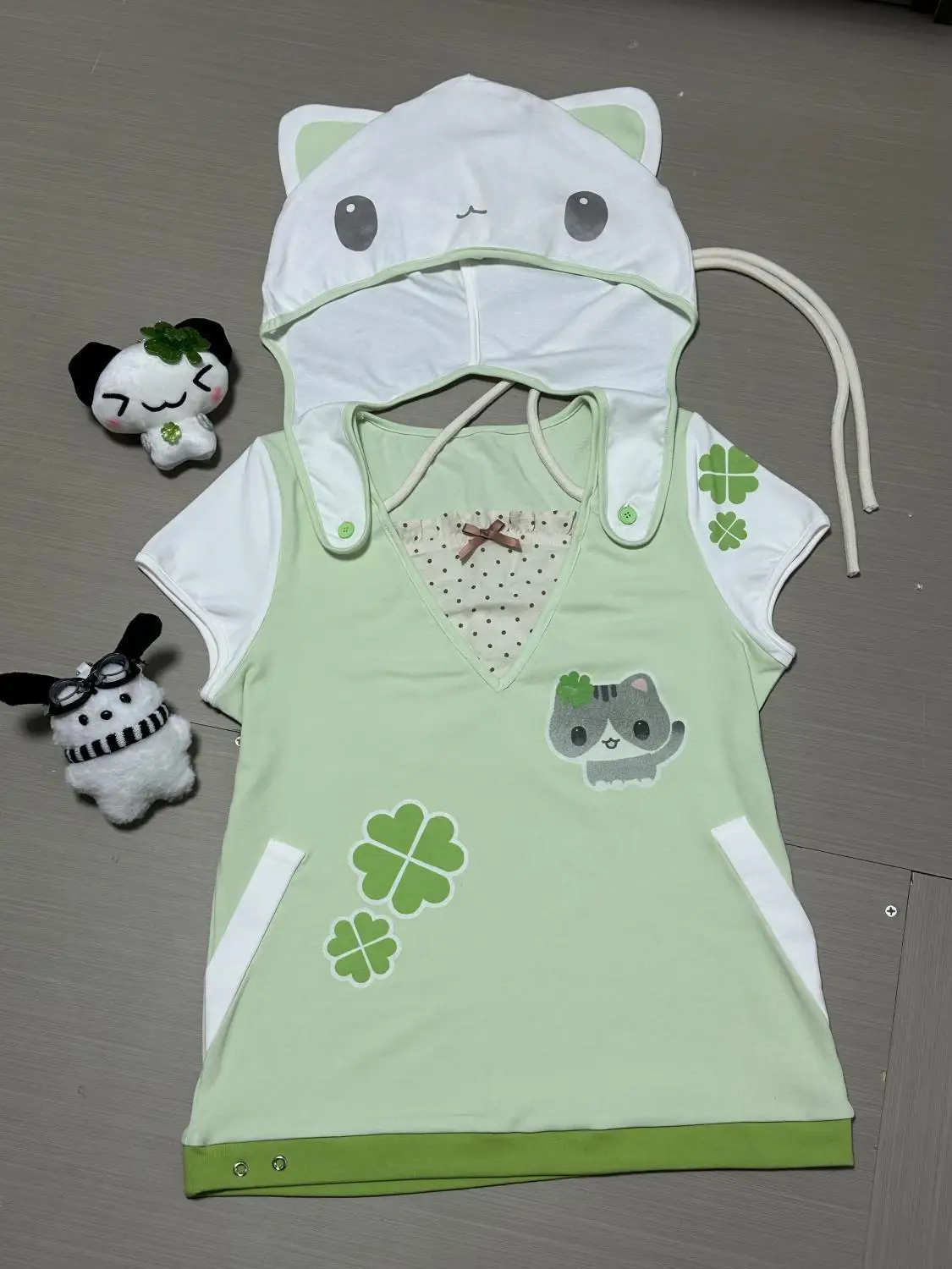 

Japanese Cute Four Leaf Clover Kitten Printe Short Sleeved T-shirt Summer Casual All Match Detachable Cap Aesthetic Women Hoodie