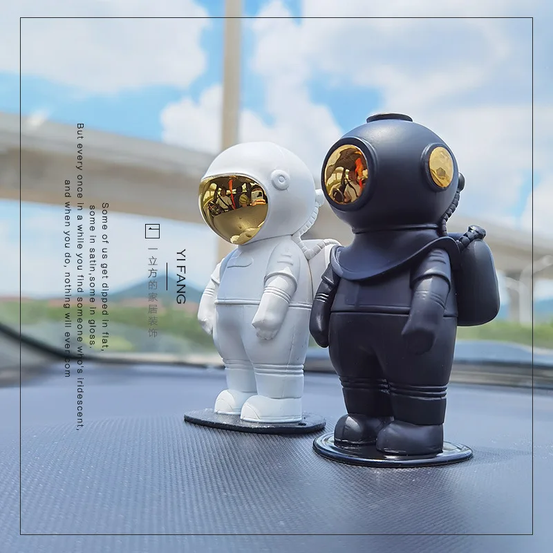 Astronaut Ornaments Creative Astronaut Spaceman Sculpture Decoration Space Tide Play Plating Crafts