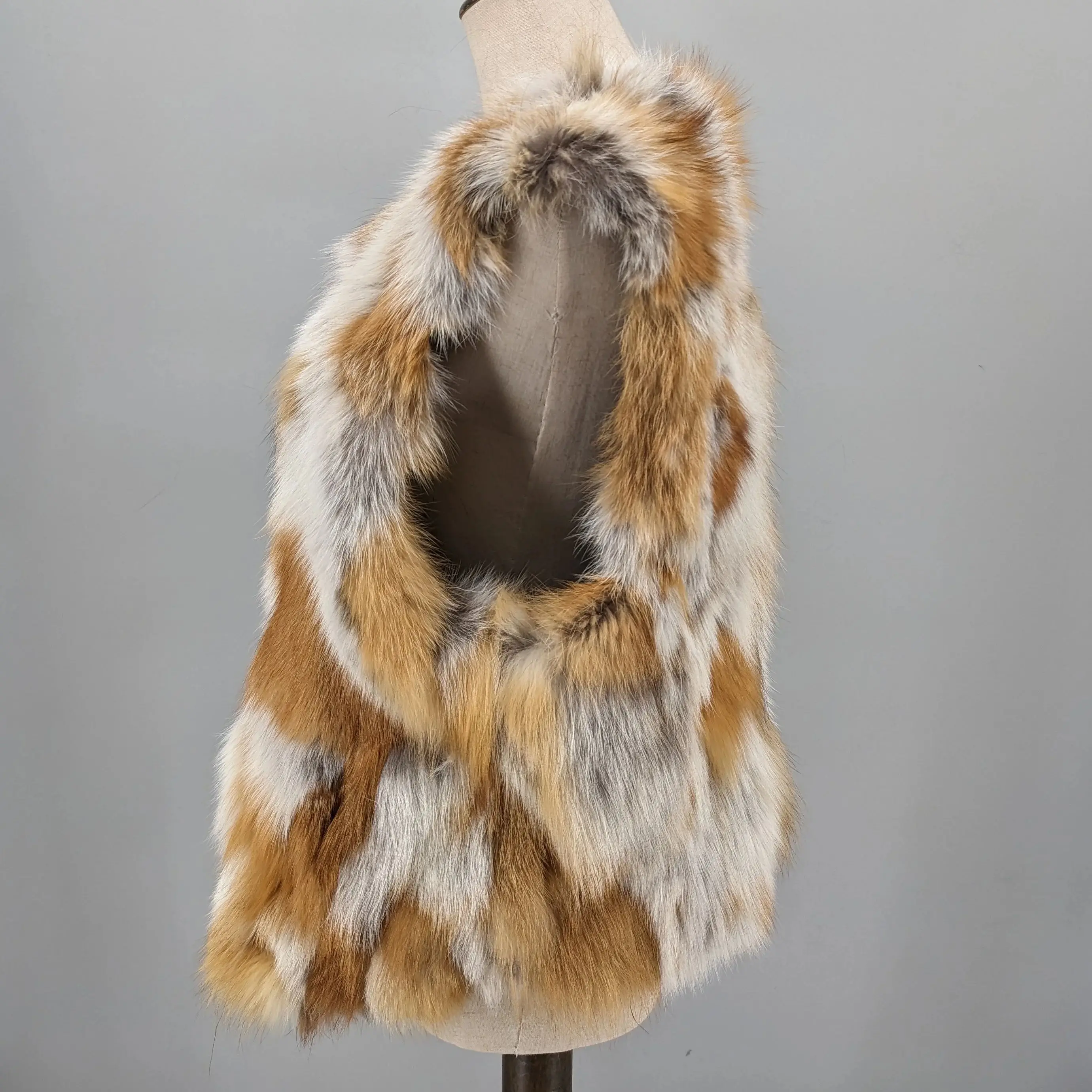 เสื้อกั๊กขนสุนัขจิ้งจอกธรรมชาติสำหรับผู้หญิงสำหรับฤดูหนาว เสื้อคลุมแบบไม่มีแขน ทำจากขนสีสันสดใสชิ้นเล็กๆ