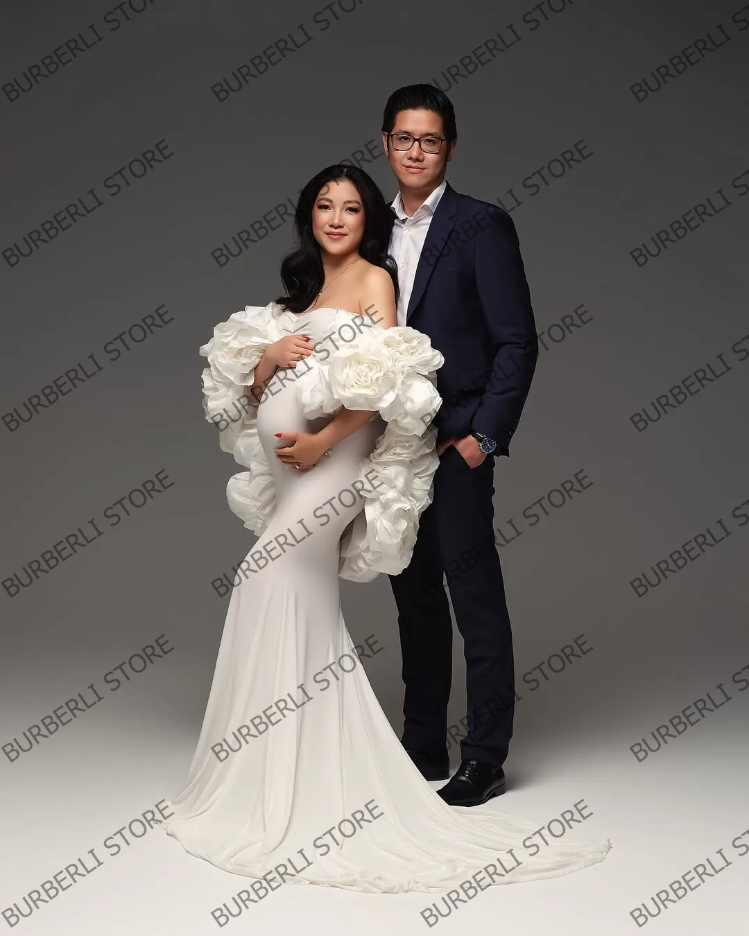 エレガントな花柄マタニティドレス 大きな花のディテール ストラップレス スパンデックス マーメイド 妊婦 ガウン 特別な日のドレス