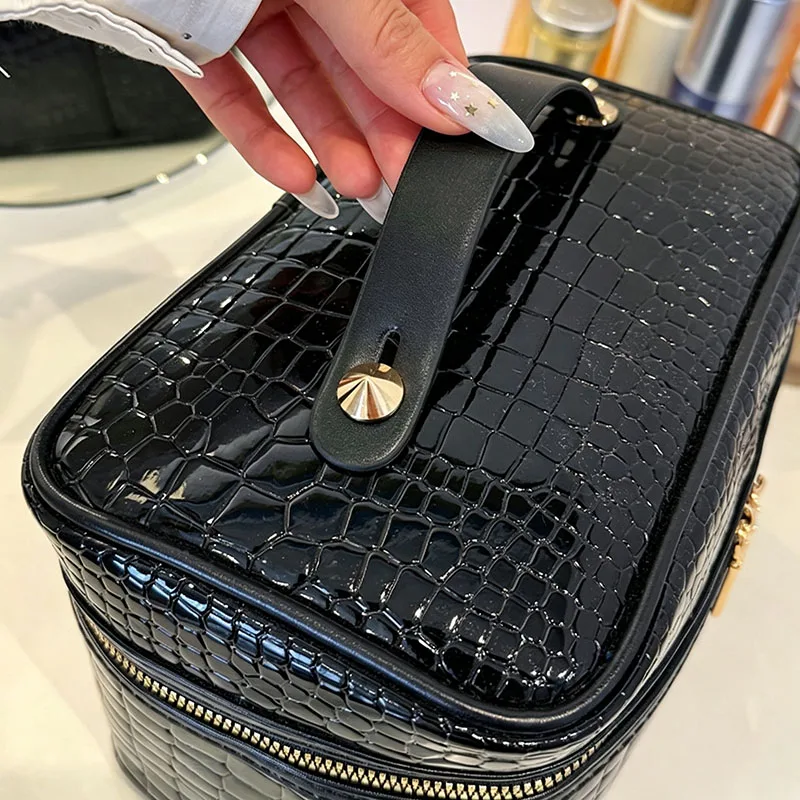 Crocodile Pattern Makeup Bag Large Capacity Handheld Cosmetic Organizer Toiletry Bag for Women Make Up Case Pouch