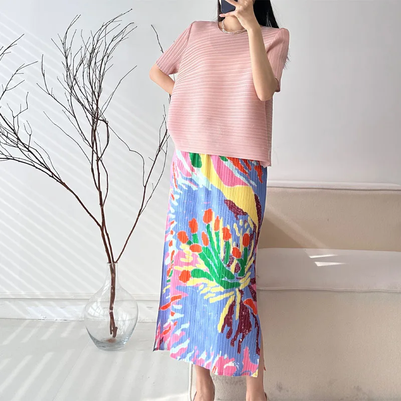 High Waist Pleated Floral Skirt, Slimming Design, Perfect for Beach Vacations, Fits Up To 160lbs - Versatile