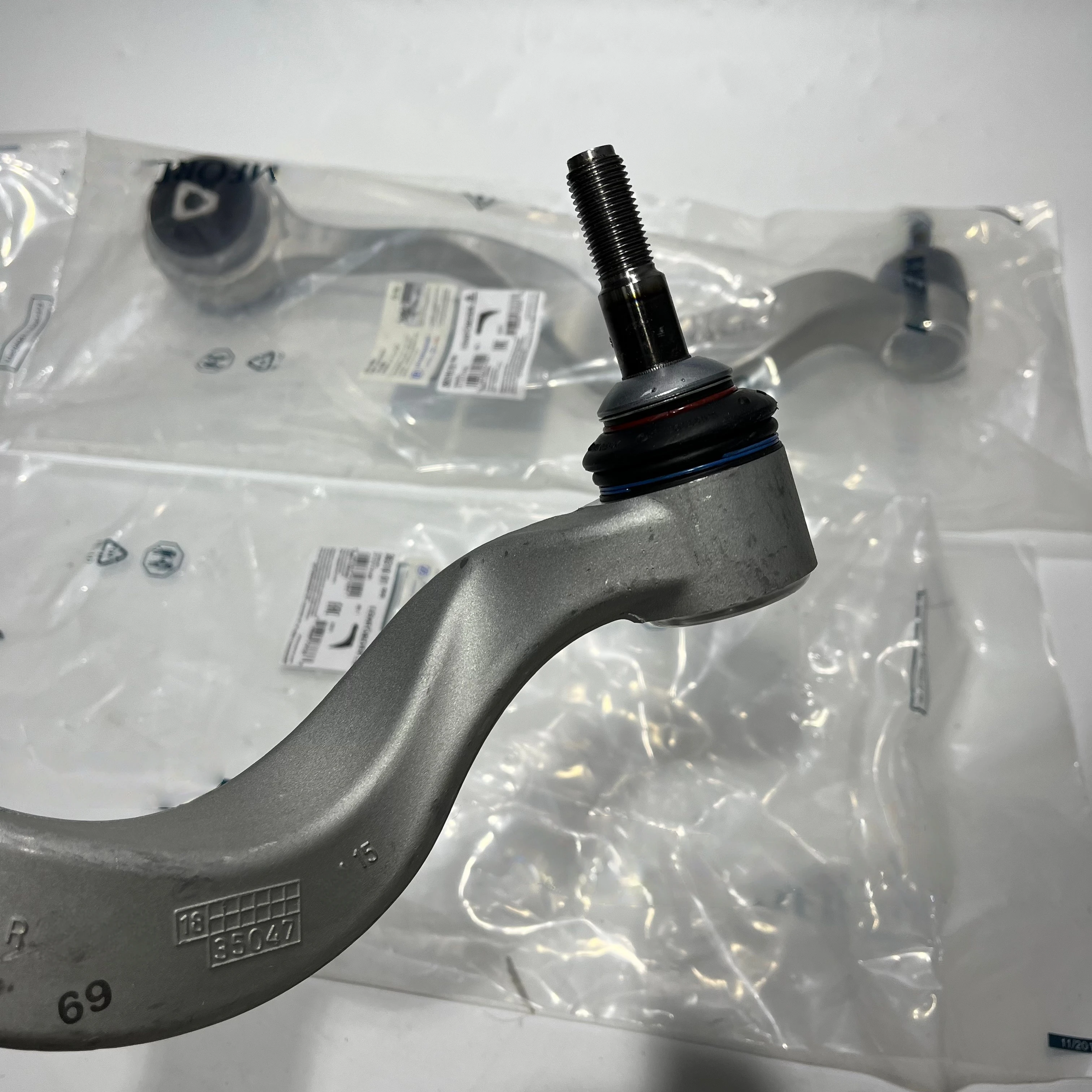 1PCS New Genuine Front lower control arm 31102348047 31102348046 2003-2010 For BMW 5 Series E60 E61