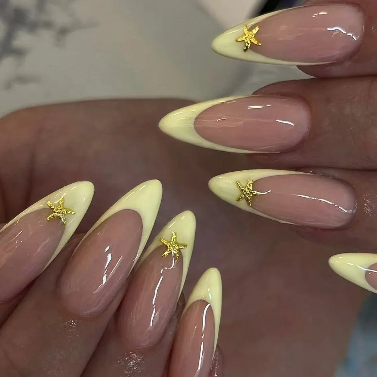 

24PCS Milky Yellow Simple French False Nail Art Metal Starfish Design Fashionable Press on Nails Ins Style Almond Fake Nail Tip