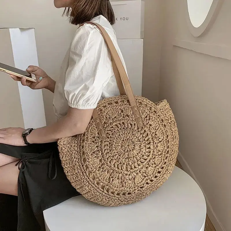 Modische runde Häkel-Strohtasche mit Ledergriffen, schicke Boho-Schultertasche, große Strandtasche für den Urlaub, lässige Handtasche